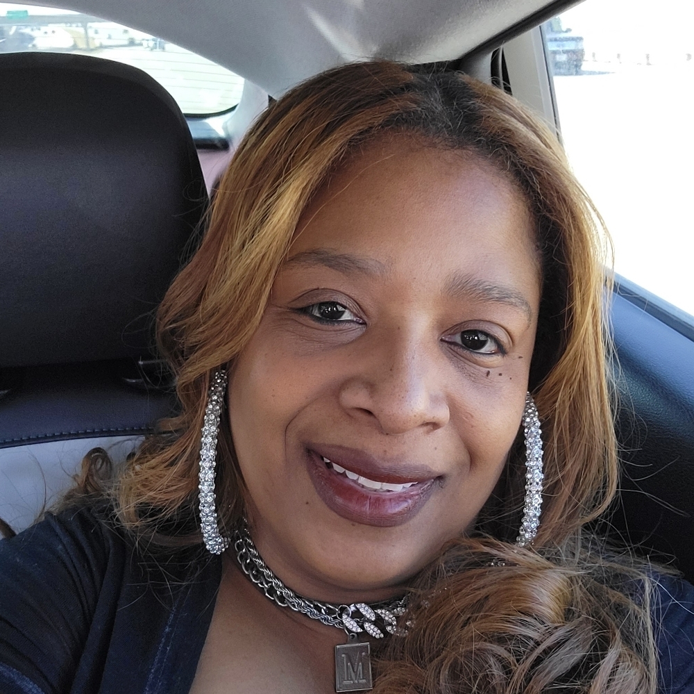 Meet your Posher, Monica